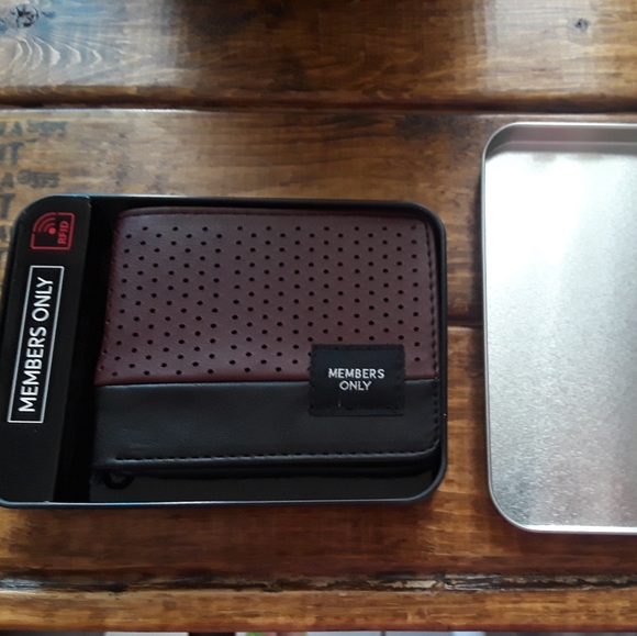 Men's Members Only Wallet - Picture 3 of 6